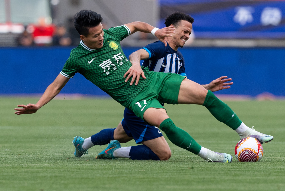 米兰体育:中超升班马武汉三镇队“黑马”变“笑话”，球迷：昙花一现！的简单介绍