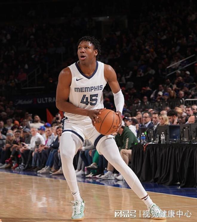 米兰体育：勇士队训练营：杰克逊-戴维斯展现快攻意识，争夺轮换位置的简单介绍