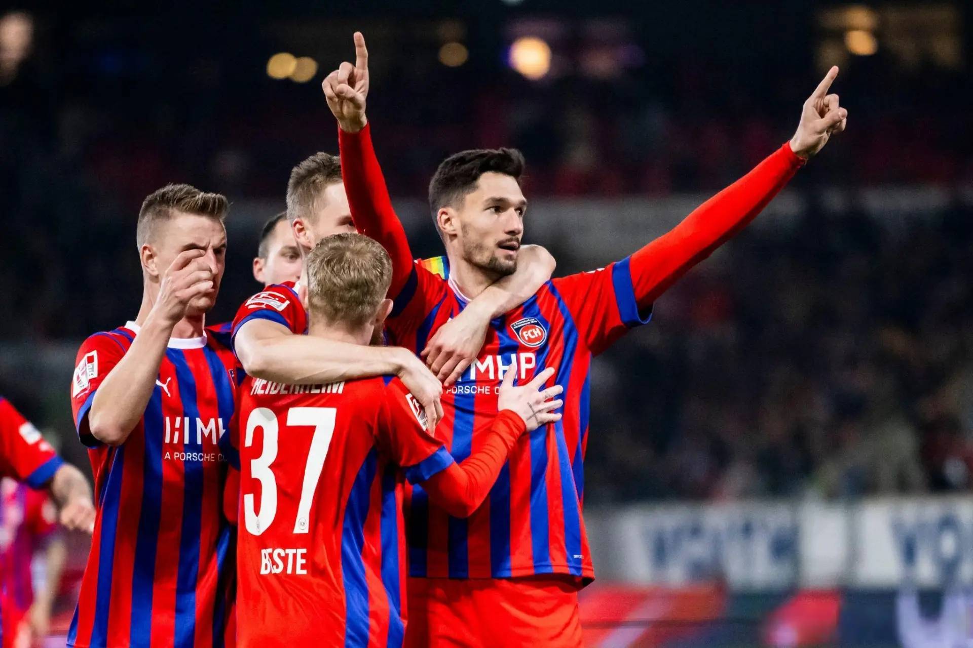 米兰体育:德甲新赛季的前瞻:球队状态与目标的简单介绍 米兰体育:德甲新赛季的前瞻:球队状态与目标的简单介绍