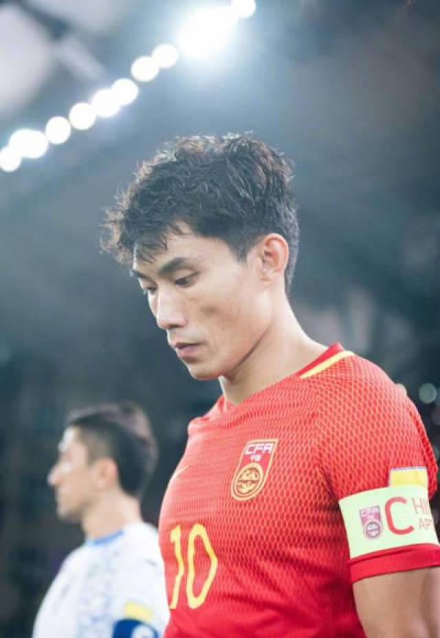 包含米兰体育:老将郑智退役“带不动”？球迷：中国足球后继无人！的词条