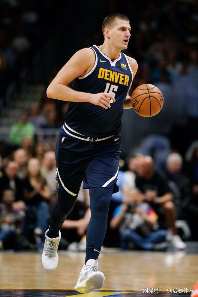 关于米兰体育:太阳队新赛季:艾顿表示将专注于防守和篮板的信息 关于米兰体育:太阳队新赛季:艾顿表示将专注于防守和篮板的信息