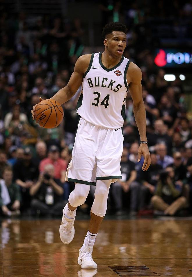 米兰体育:雄鹿队字母哥：如何继续进化，统治联盟，成为历史级别的球星，赢得更多荣誉？的简单介绍