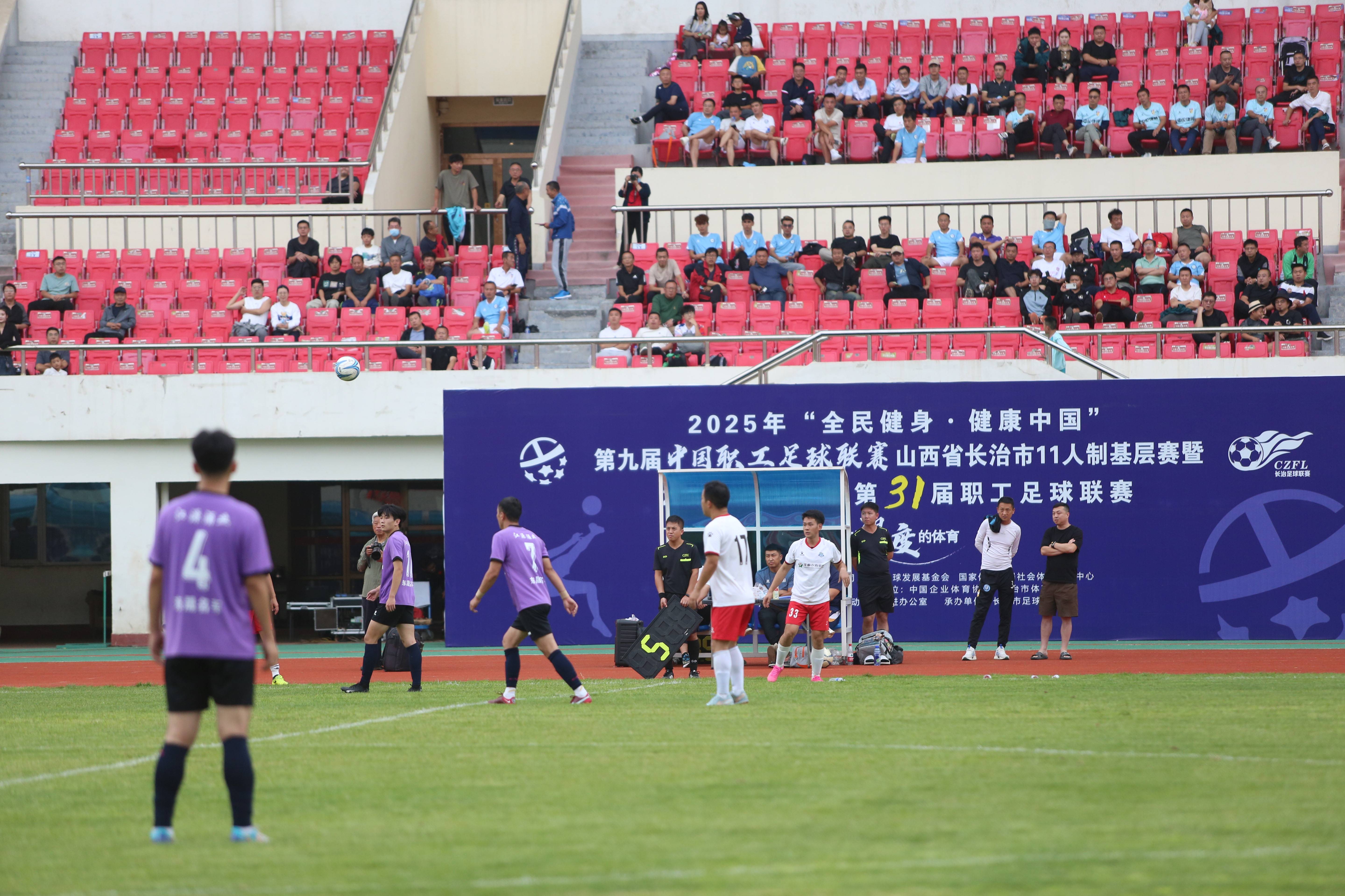 米兰体育:中国足球“校园足球”成“应付差事”,学生:踢球不如玩手机! 米兰体育:中国足球“校园足球”成“应付差事”,学生:踢球不如玩手机!