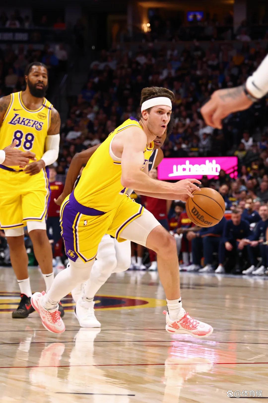 包含米兰体育：湖人队年轻球员：里夫斯能否继续进步，成为球队的重要一员？的词条