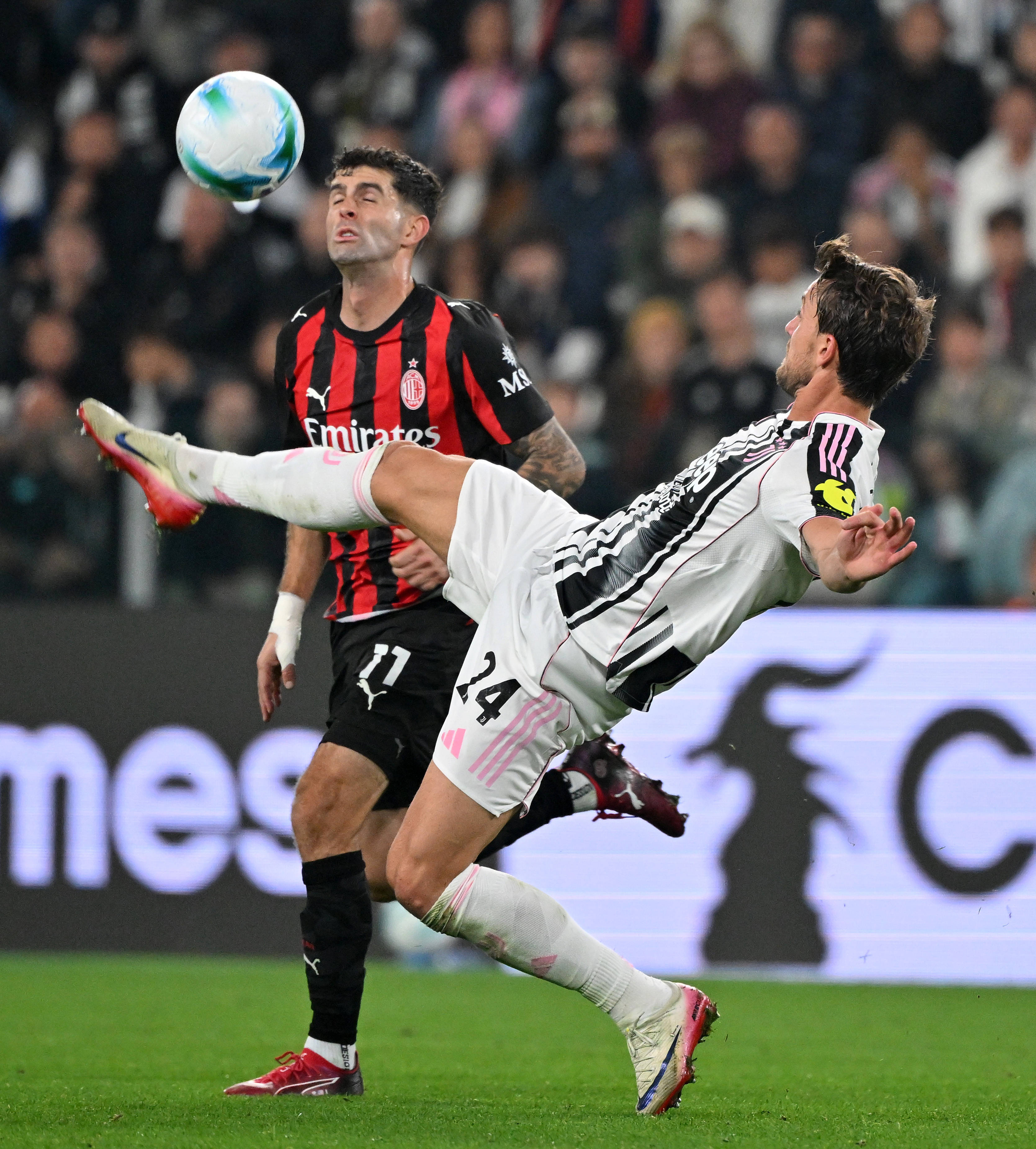 米兰体育:西甲最具影响力的球迷:社区的热情支持 米兰体育:西甲最具影响力的球迷:社区的热情支持