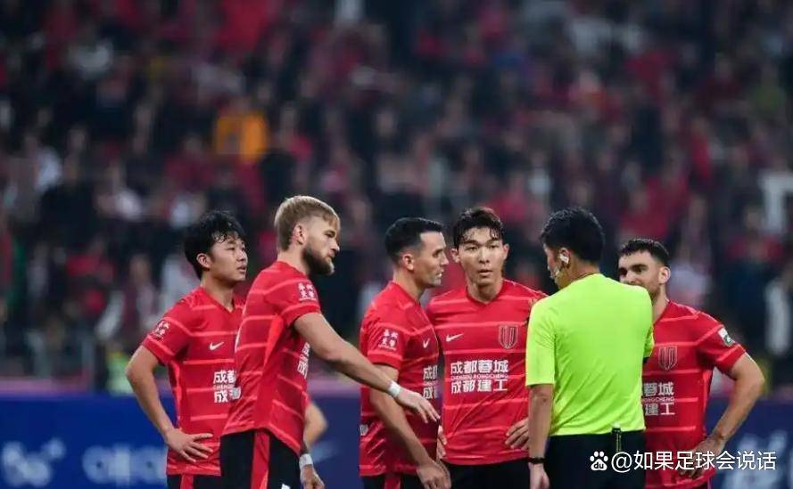 米兰体育:中超联赛裁判：执法水平提升与争议判罚减少
