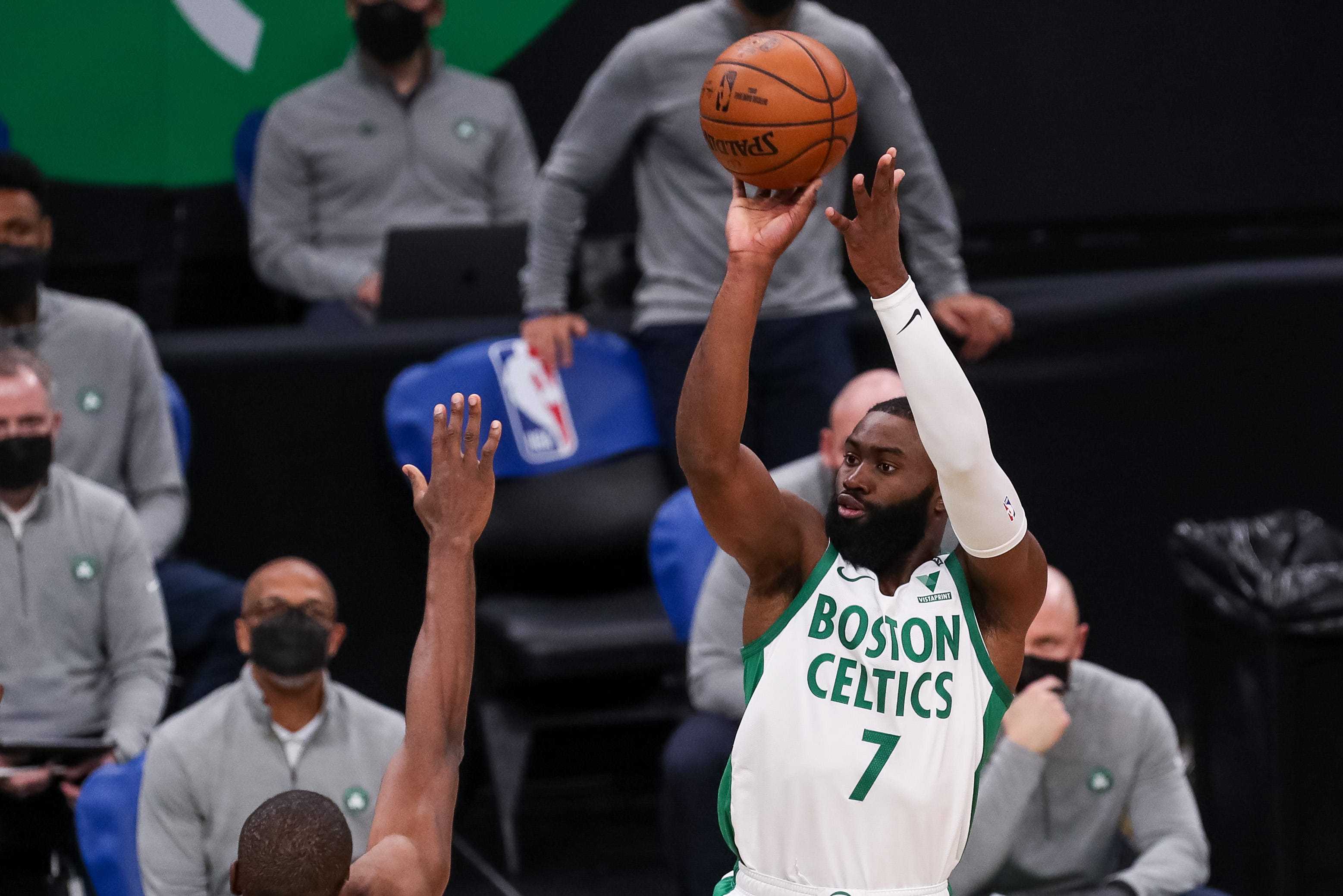 米兰体育:凯尔特人队防守策略:如何限制库里的三分球和突破?的简单介绍 米兰体育:凯尔特人队防守策略:如何限制库里的三分球和突破?的简单介绍