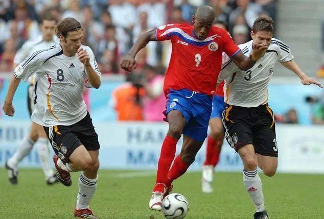 米兰体育：观众心中永恒的传奇：球场上的不屈精神的简单介绍